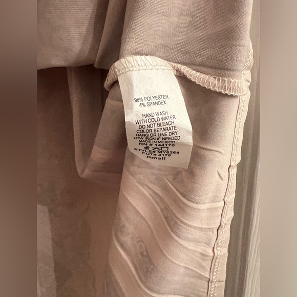 Size small handkerchief bandana print beige blue red blouse top - Picture 3 of 5